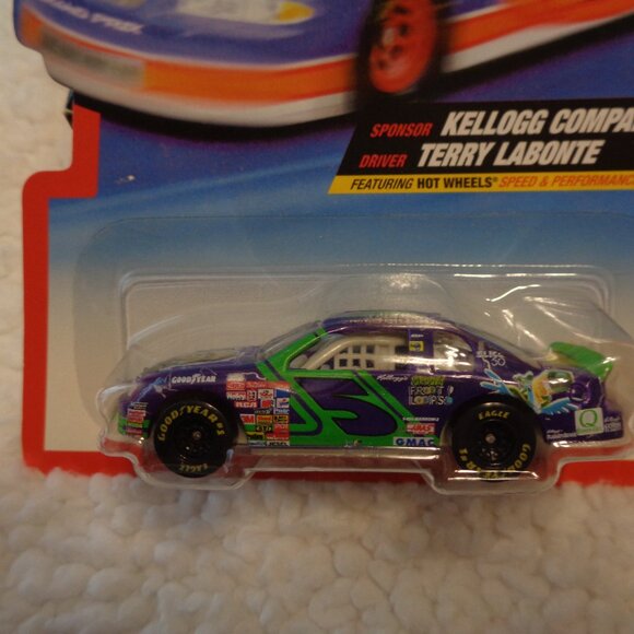Terry LaBonte Hot Wheels Pro Racing 1/64 Car Kellogg's Spooky Fruit Loops 1997 - Picture 4 of 14